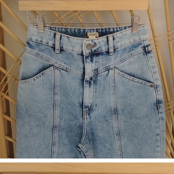 Roxy World Wide Woman Mom Fit Jeans, High Waist / Size 27 - Picture 5 of 12